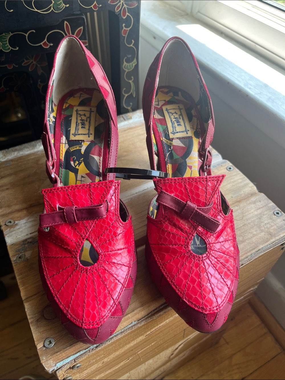 Red Bow-Accent Pointed Heels for Women